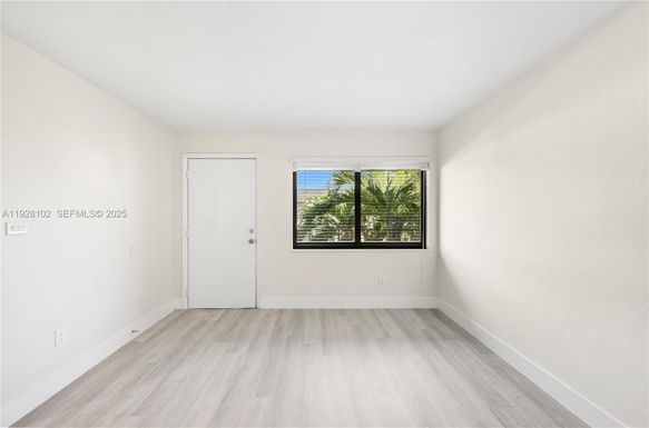 1330 W 29th St # 33, Hialeah FL 33012