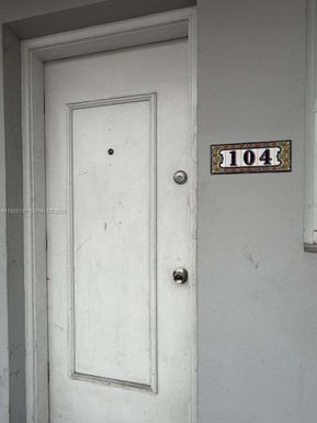 2225 NE 123rd St # 104, North Miami FL 33181