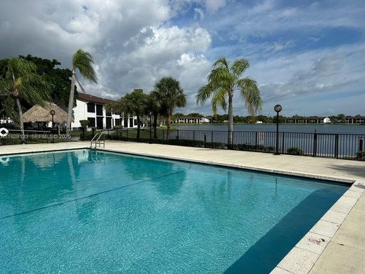 212 Lake Pointe Dr # 104, Oakland Park FL 33309