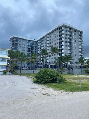 9273 Collins Ave # 207, Surfside FL 33154