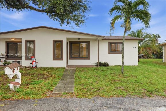 6111 SW 39th Ct # 2, Davie FL 33314
