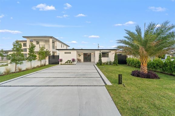 2735 SW 65th Ave, Miami FL 33155