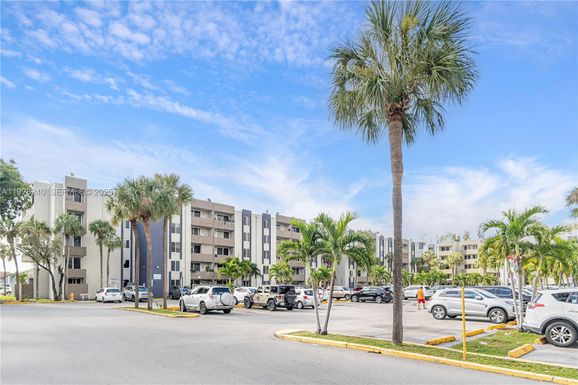 10000 NW 80th Ct # 2162, Hialeah Gardens FL 33016