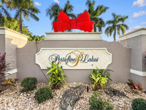 3712 NE 16th St, Homestead FL 33033