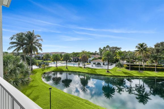 2600 S University Dr # 326, Davie FL 33328