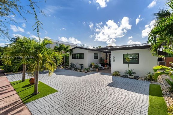 550 W 51st St, Miami Beach FL 33140