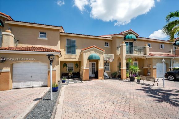 15863 SW 71st St, Miami FL 33193