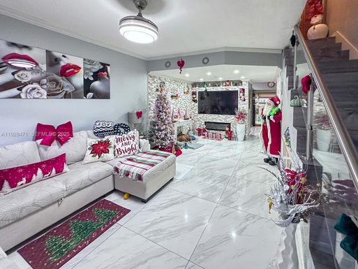 2216 W 53rd Pl # 2216, Hialeah FL 33016