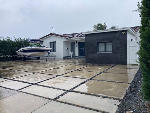 7524 Mutiny Ave, North Bay Village FL 33141