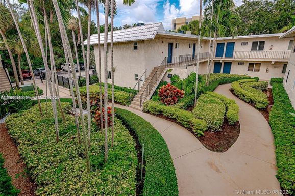 8607 SW 68th Ct # 26, Pinecrest FL 33156