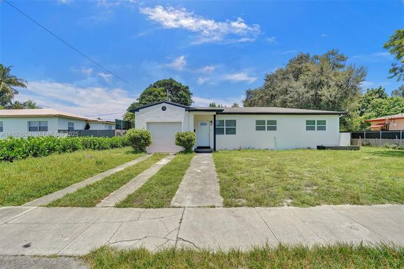 1041 NE 169th St, Miami FL 33162
