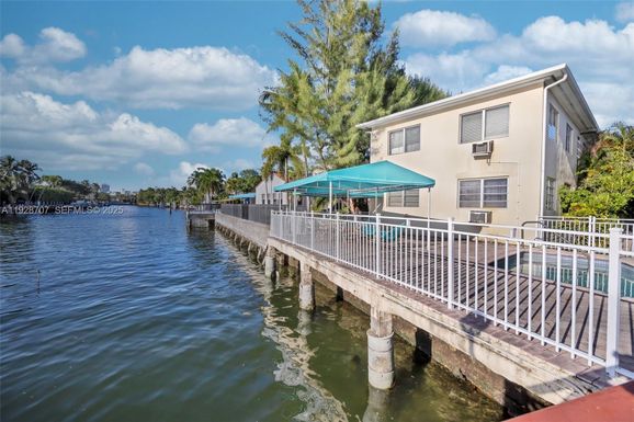 4740 Pine Tree Dr # 20, Miami Beach FL 33140