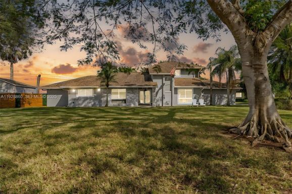 15151 SW 164th Ter, Miami FL 33187