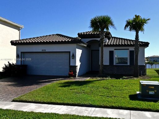 8376 NW Greenbank Cir, Port St. Lucie FL 34987