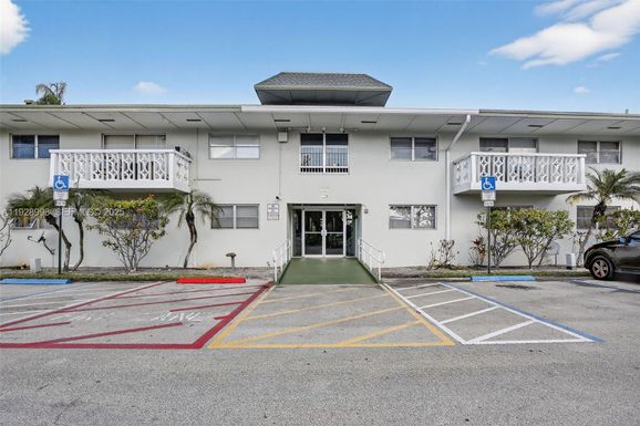 4200 NW 3rd Ct # 141, Plantation FL 33317