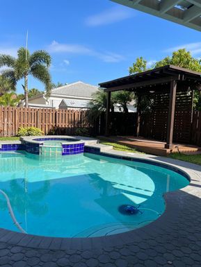 574 NW 159th Ave, Pembroke Pines FL 33028