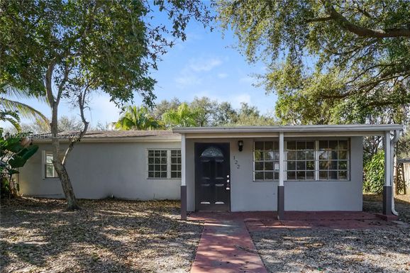 122 Allen Rd, West Park FL 33023