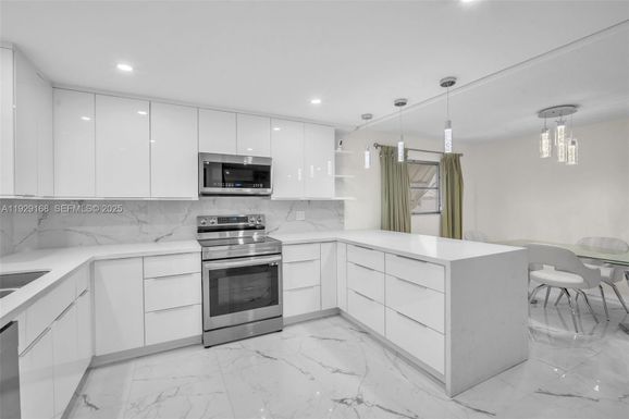 500 S Luna Ct # 7, Hollywood FL 33021