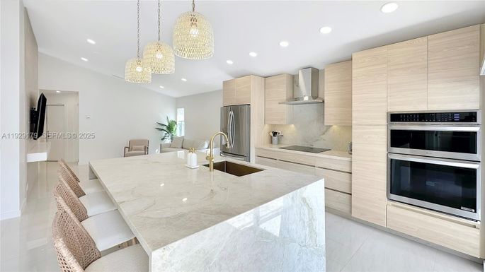 600 Stanton Dr, Weston FL 33326