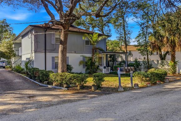 9208 N Connechusett Rd, Tampa FL 33617