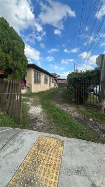 503 NW 43rd Pl, Miami FL 33126