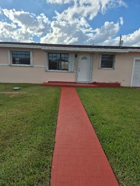 4320 SW 98th Ct, Miami FL 33165