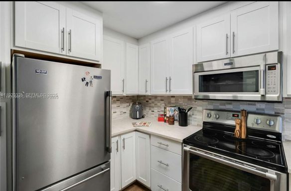 7173 Orange Dr # 214B, Davie FL 33314