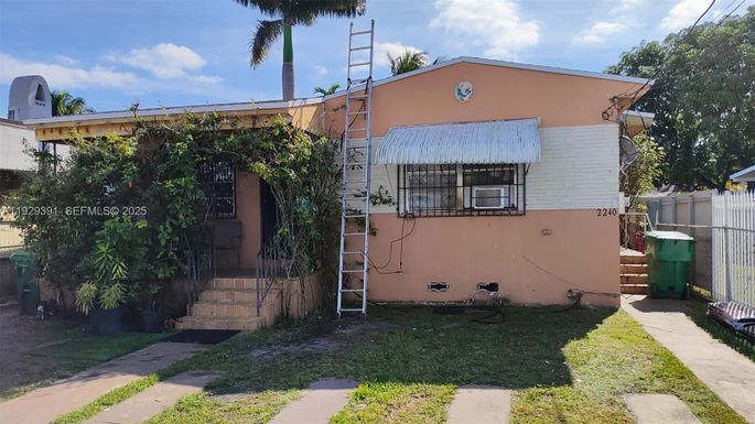 2238 NW 34th St, Miami FL 33142