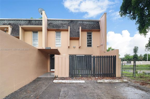 6352 Boulevard Of Champions # 1, North Lauderdale FL 33068