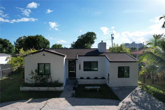 2818 SW 19th St, Miami FL 33145