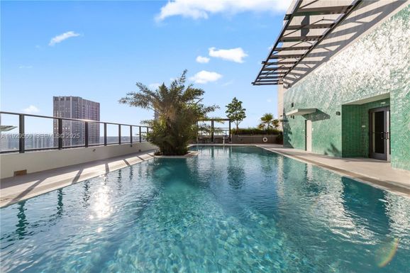 11 NE 6TH # 2610, Miami FL 33132