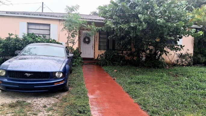 750 NE 171st St, North Miami Beach FL 33162