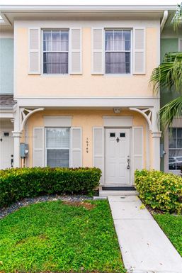 16749 Hemingway Dr, Weston FL 33326