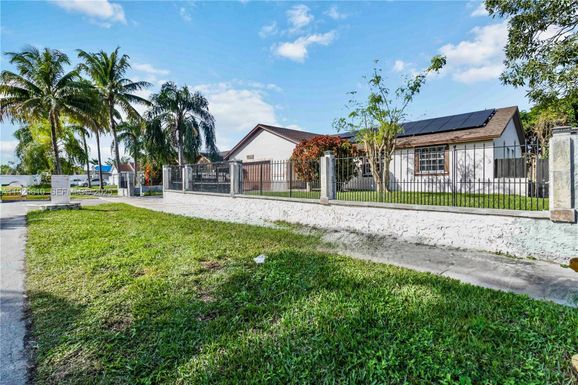13731 SW 284th St, Homestead FL 33033