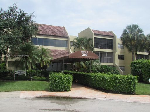 200 Lakeview Dr # 108, Weston FL 33326