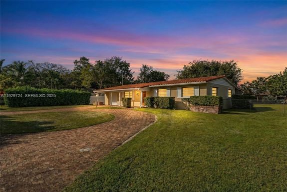 8345 SW 98th St, Miami FL 33156