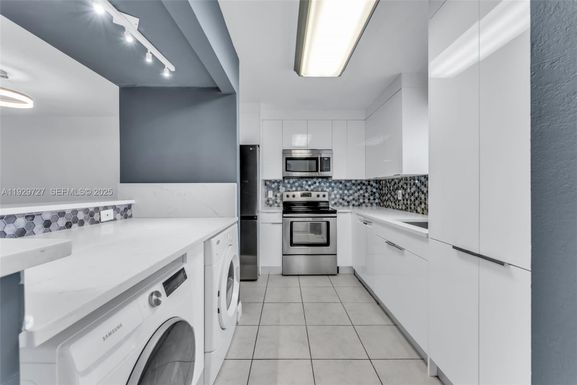 2945 NW 68th St, Fort Lauderdale FL 33309