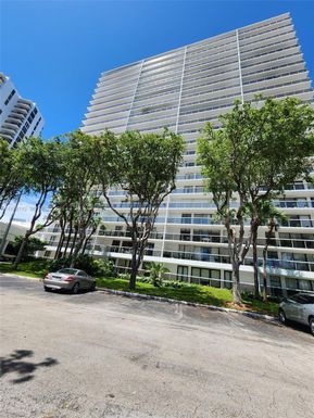 3701 N Country Club Dr # 2204, Aventura FL 33180