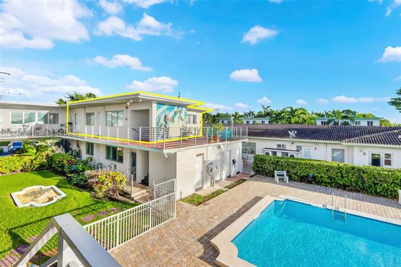 2250 Bay Dr # 17, Miami Beach FL 33141