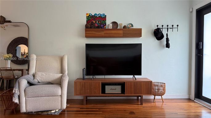 2 NE 44 ST # 4, Miami FL 33137