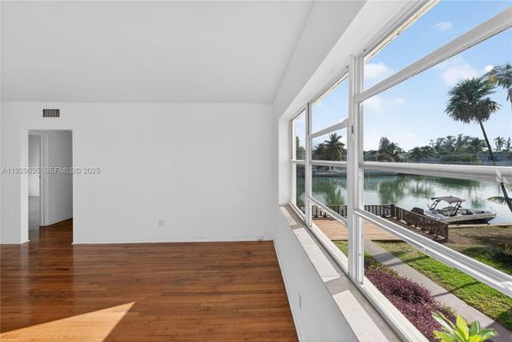 160 S Shore Dr # 5, Miami Beach FL 33141