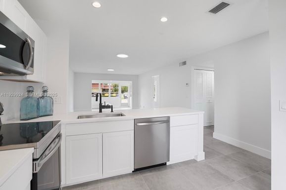 737 Nantucket Cir # B, Lake Worth FL 33467