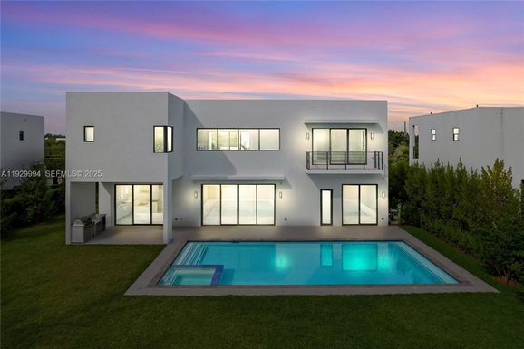 16492 S Botaniko Dr S, Weston FL 33326