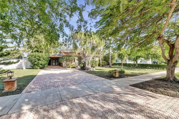 2611 Roosevelt St, Hollywood FL 33020