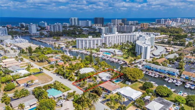 2740 NE 16th St, Pompano Beach FL 33062