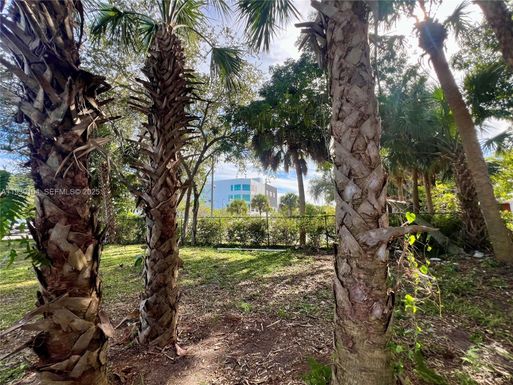 633 NW 14th Ter, Fort Lauderdale FL 33311