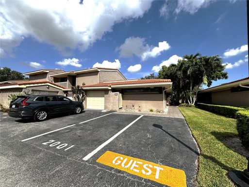 2001 S Saint Andrews Rd # 121, Hollywood FL 33021
