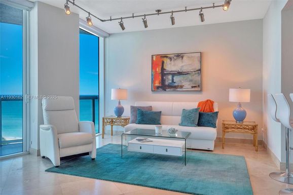 6515 Collins Ave # 1110, Miami Beach FL 33141