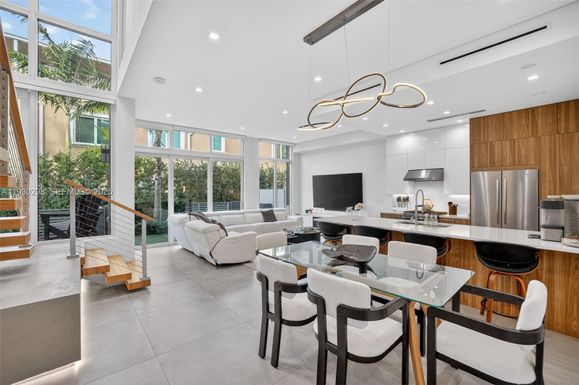 606 NE 8th Ave, Fort Lauderdale FL 33304