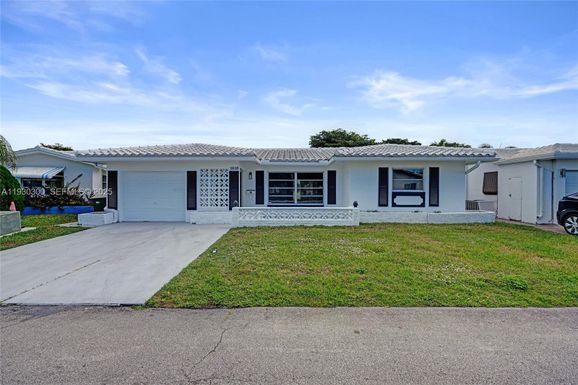 5810 NW 81st Ave, Tamarac FL 33321